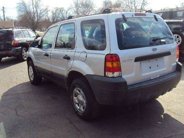 2005 Ford Escape XLS 4dr SUV